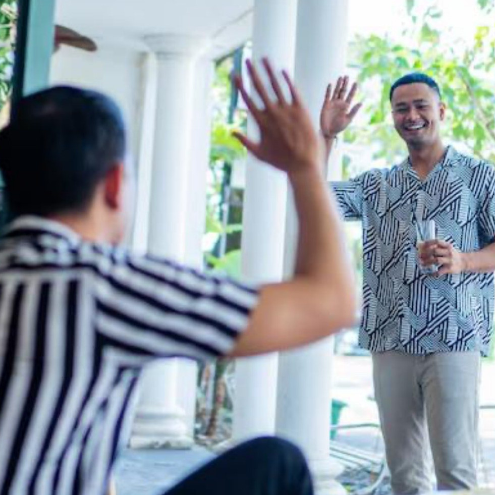 30 Pantun gokil menyambut tamu, ramah, seru, dan menghibur