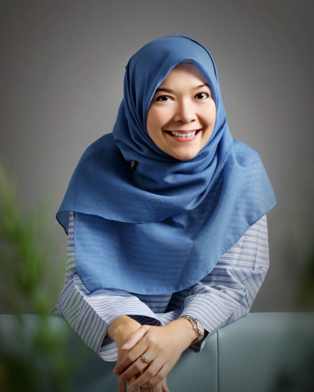 Kini pilih berhijrah, apa kabar pacar Dono di Warkop Millenium? Intip 11 potretnya saat berhijab