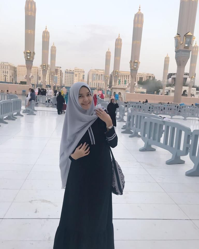 Kini pilih berhijrah, apa kabar pacar Dono di Warkop Millenium? Intip 11 potretnya saat berhijab