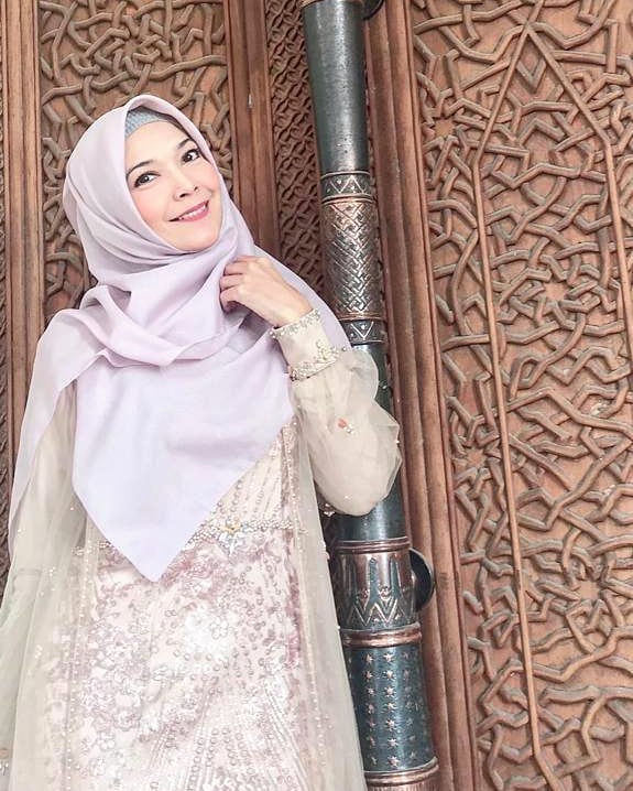 Kini pilih berhijrah, apa kabar pacar Dono di Warkop Millenium? Intip 11 potretnya saat berhijab