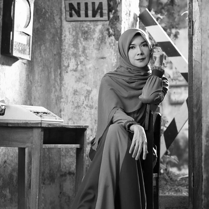 Kini pilih berhijrah, apa kabar pacar Dono di Warkop Millenium? Intip 11 potretnya saat berhijab