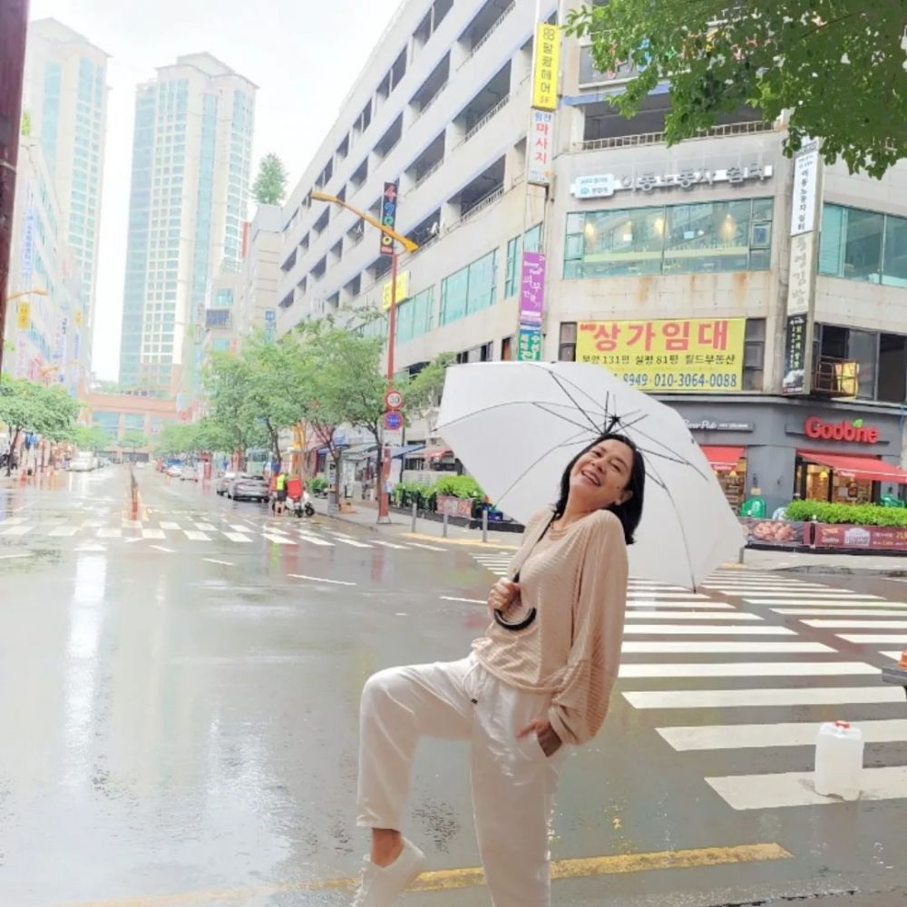 Pujaan hati Kasino Warkop DKI di 'Maju Kena Mundur Kena' ini ibu artis top, intip 11 potret terbarunya