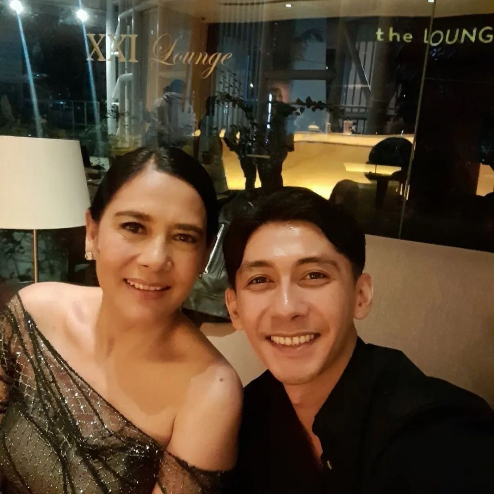 Pujaan hati Kasino Warkop DKI di 'Maju Kena Mundur Kena' ini ibu artis top, intip 11 potret terbarunya