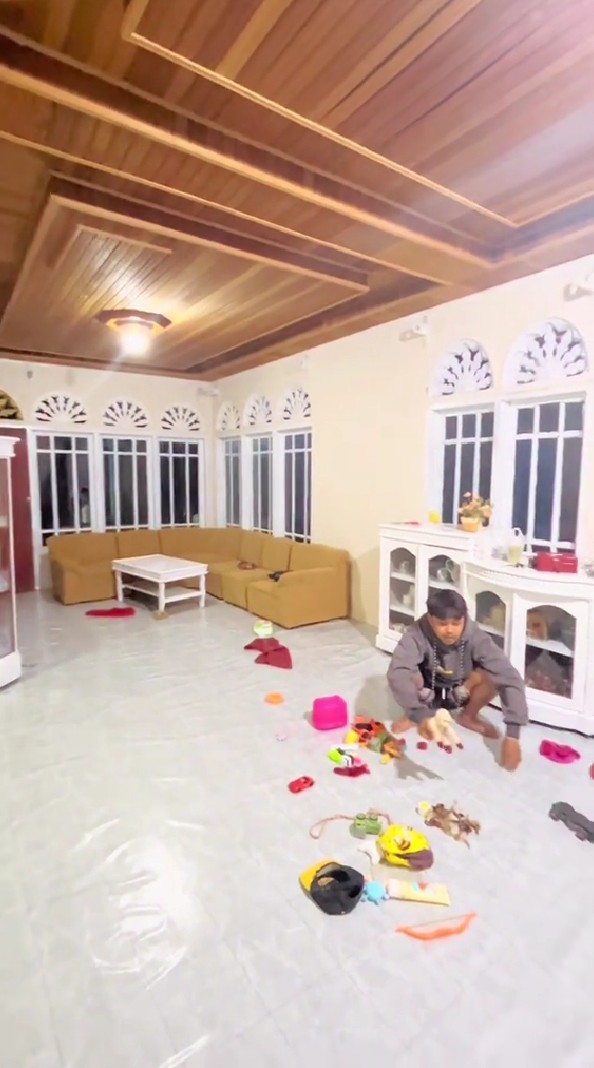 Rumah jadul milik orang tua dimakeover gegara sumpek, 9 potretnya jadi kian plong dan estetik