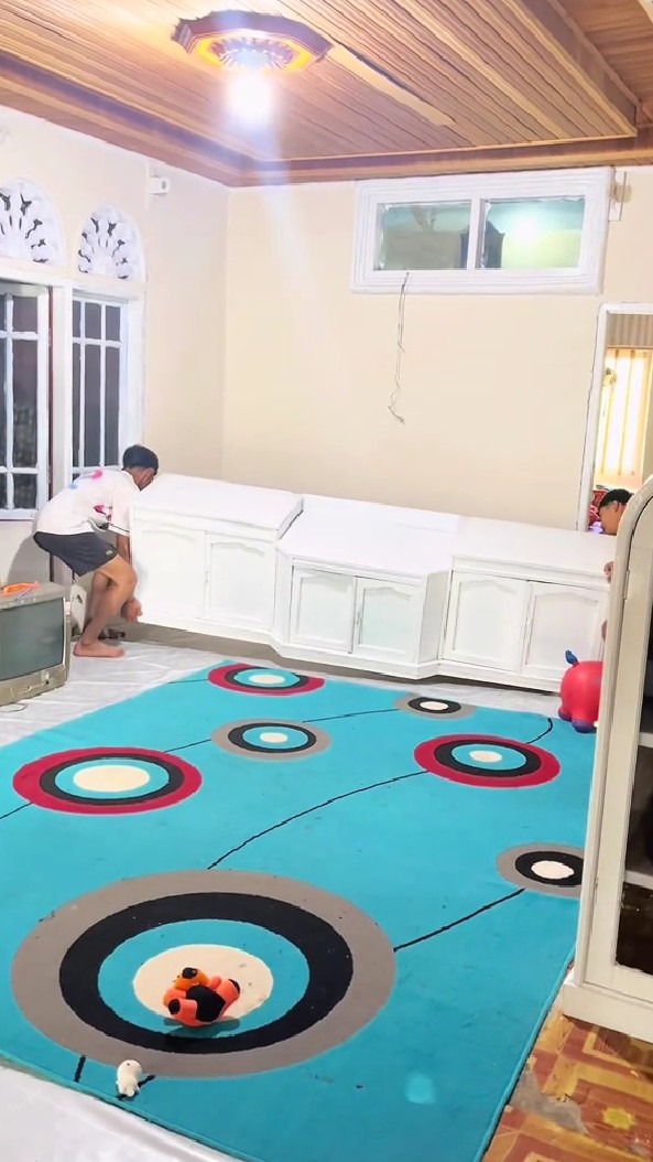 Rumah jadul milik orang tua dimakeover gegara sumpek, 9 potretnya jadi kian plong dan estetik