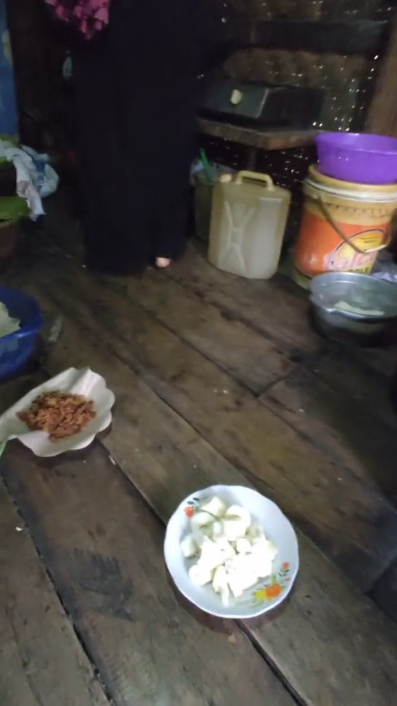 Dapur rumah Abah Jajang yang ditawar Rp 2,5 miliar cuma berdinding bambu, begini 9 potretnya