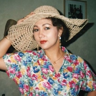 Dulu jadi idola di film Warkop DKI, wanita ini kini aktif momong cucu, ini 11 potret jadulnya