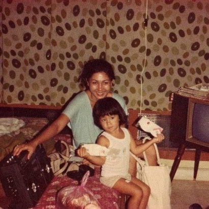 Dulu jadi idola di film Warkop DKI, wanita ini kini aktif momong cucu, ini 11 potret jadulnya