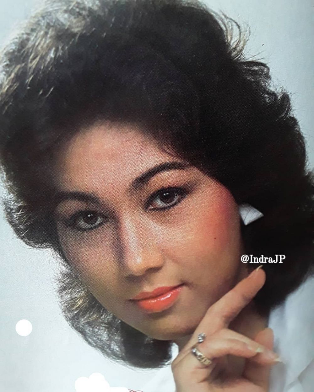 Dulu jadi idola di film Warkop DKI, wanita ini kini aktif momong cucu, ini 11 potret jadulnya