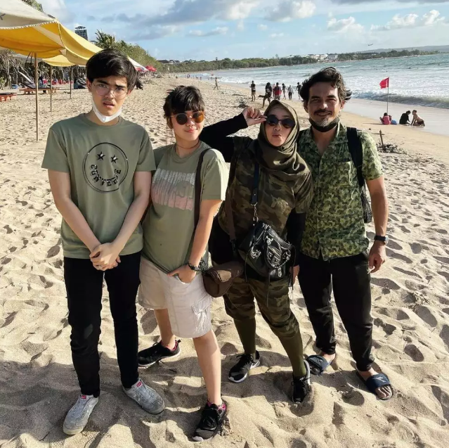 Ada yang nikah lagi usai setahun duda, 11 potret dulu dan kini Syach bersaudara bareng buah hati