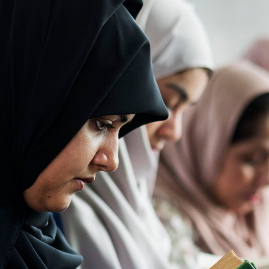 30 Pantun menyentuh hati di akhir Ramadhan, penuh hikmah dan doa