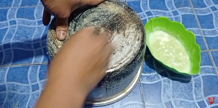 Cara ampuh hilangkan kerak gosong di pantat panci, cuma pakai limbah dapur