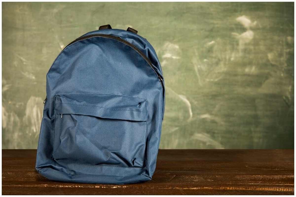 Trik bapak-bapak memperbaiki resleting tas rusak tanpa digosok lilin, cuma pakai 1 bahan masakan