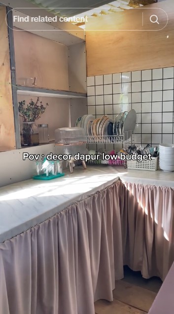 Cuma pakai dinding triplek, 9 potret makeover low budget dapur atap seng walau sederhana tapi estetik