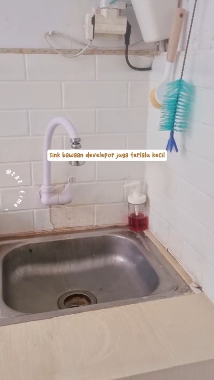 Dapur rumah subsidi ini awalnya terasa sempit, 9 potret hasilnya usai makeover jadi bikin plong