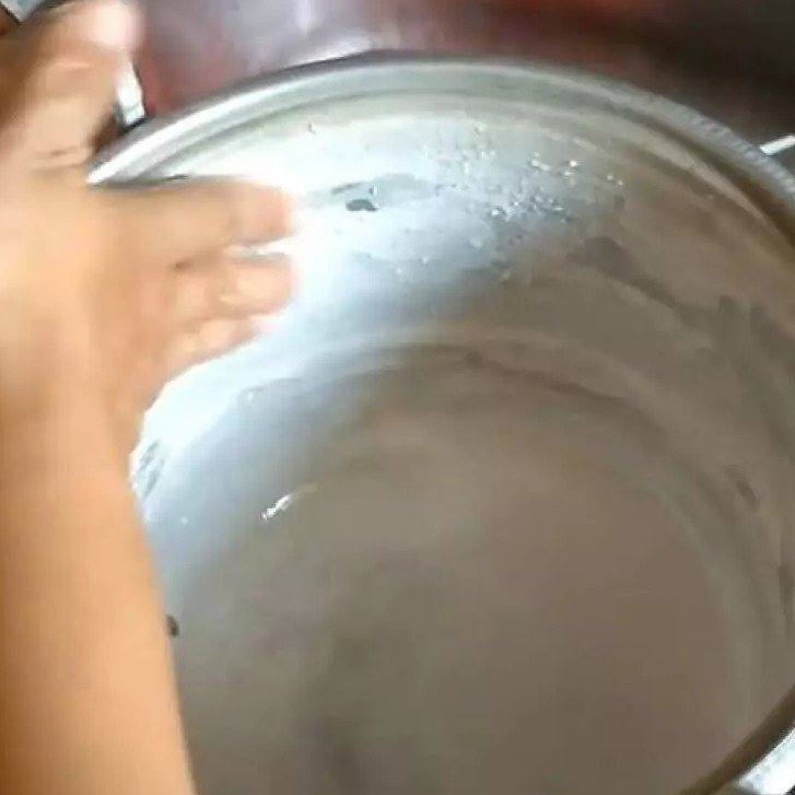 Trik jitu hilangkan kerak kapur membandel di panci, hasil kinclong pakai 1 bahan sederhana