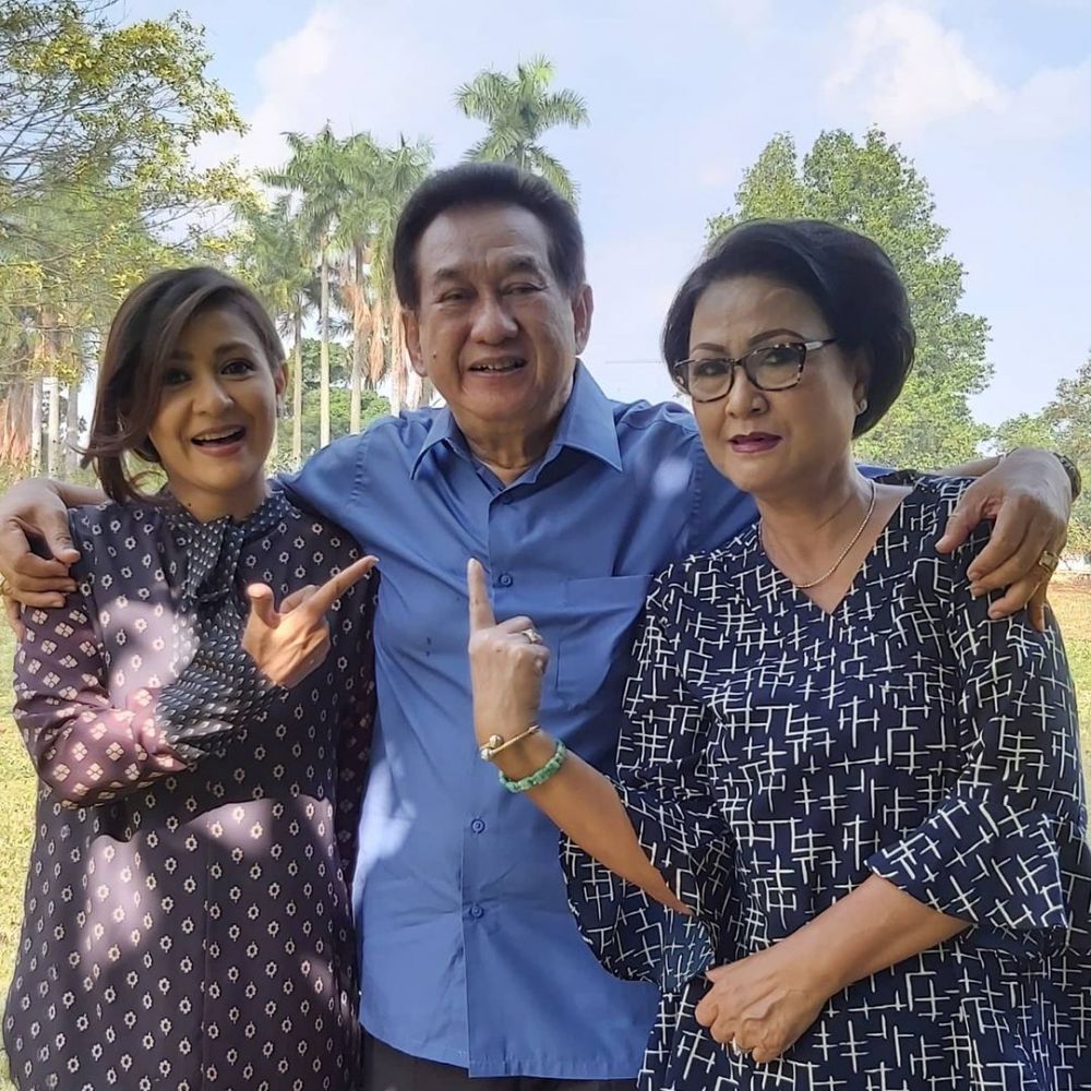 Wanita baju merah yang digoda Kasino Warkop ini langganan peran antagonis, intip 11 potretnya