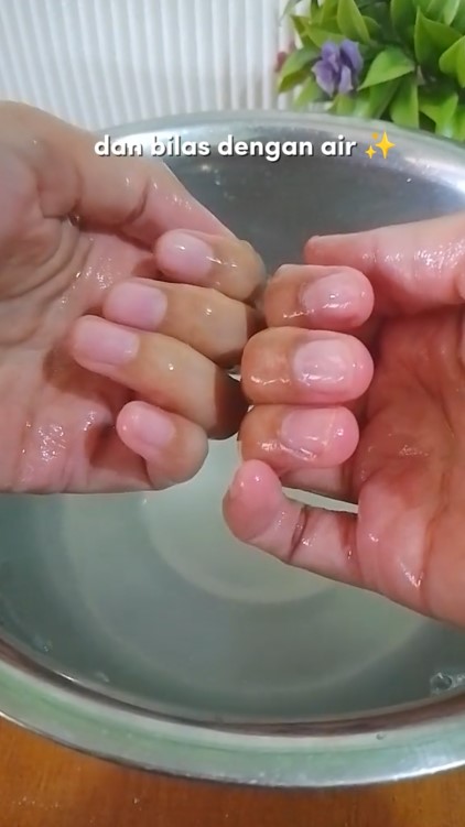 Bukan digosok alkohol, ini trik cepat hilangkan noda kunyit di kuku dan tangan pakai 1 bahan sederhana