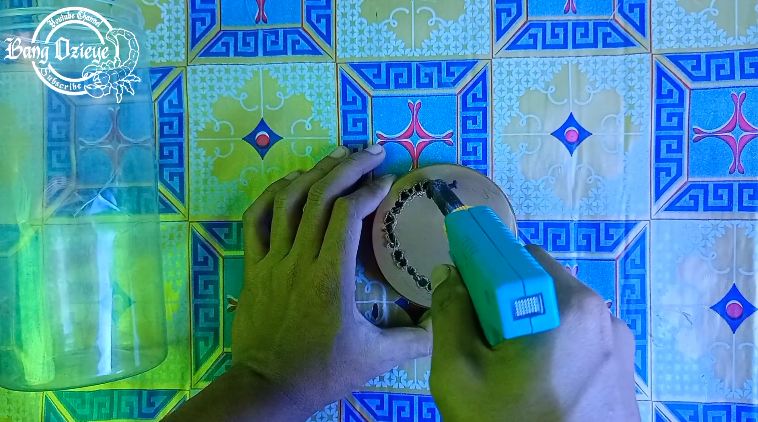 Trik bapak-bapak menangkap tikus tanpa perangkap besi atau racun, kreatif cuma pakai 1 alat dapur