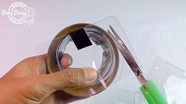 Trik bapak-bapak menangkap tikus tanpa perangkap besi atau racun, kreatif cuma pakai 1 alat dapur