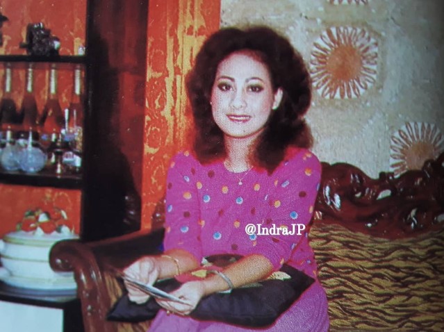 Pacar Dono di film Warkop IQ Jongkok ini telah tiada, intip 11 potret cantik nostalgianya saat muda