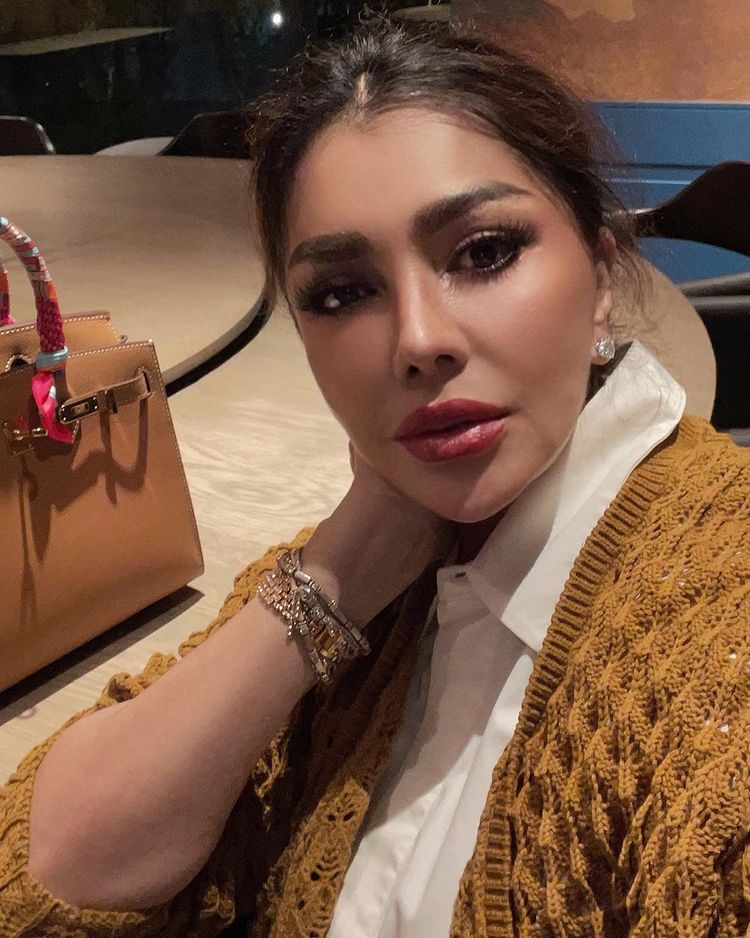 Sosialita mertua penyanyi top ini ternyata teman trio Warkop DKI di Gengsi Dong, intip 11 potretnya