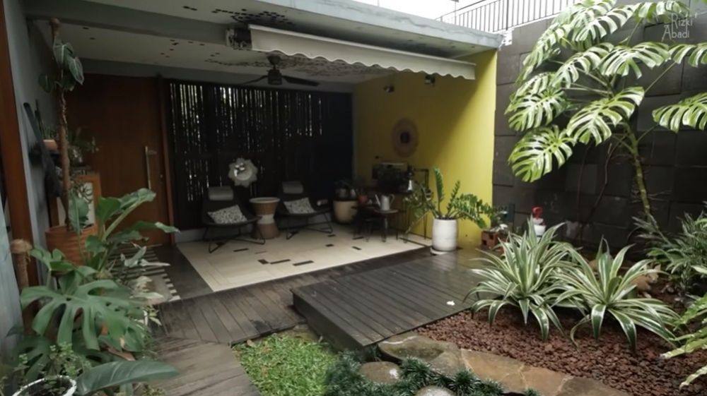 Rumah berdesain tropis ini punya sungai sepanjang 11 meter, 11 potretnya serasa tinggal di surga dunia