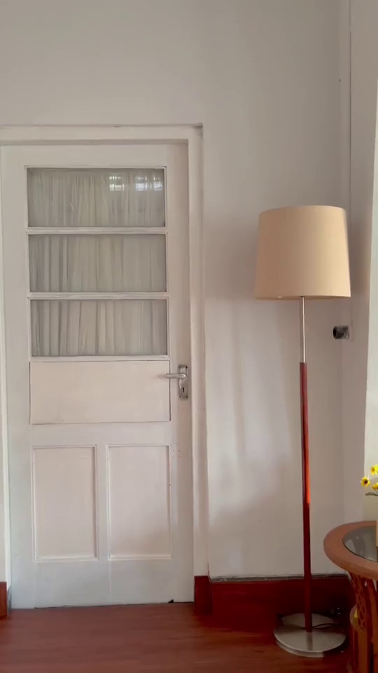 Wanita ini makeover rumah jadul milik orang tua jadi hunian impian serba estetik, intip 9 potretnya