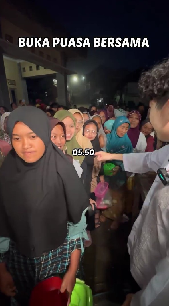 Tak kapok konten masak di Palembang dikritik, Willie Salim kini masak besar lagi, ini 9 momennya
