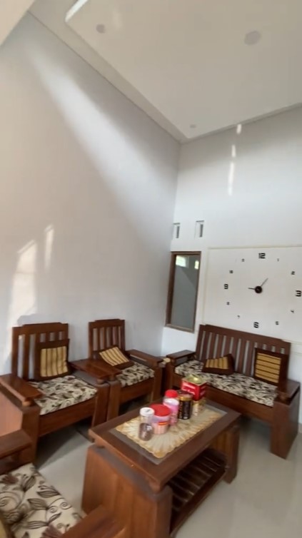 Terlihat seperti bangunan belum jadi, 9 potret rumah ini ternyata punya konsep open space yang unik