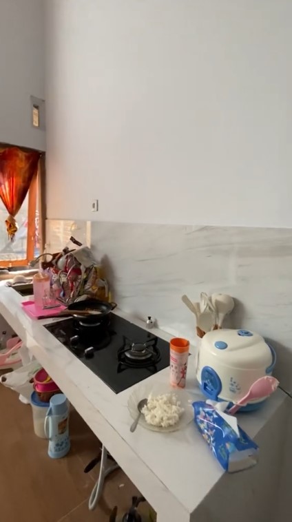 Terlihat seperti bangunan belum jadi, 9 potret rumah ini ternyata punya konsep open space yang unik