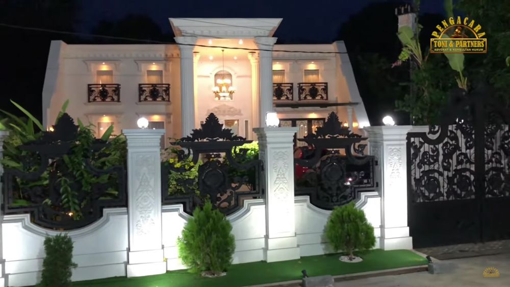 Tenar usai rela tak dibayar jadi pengacara Pegi Setiawan, 9 potret rumah Toni RM ini megah bak sultan