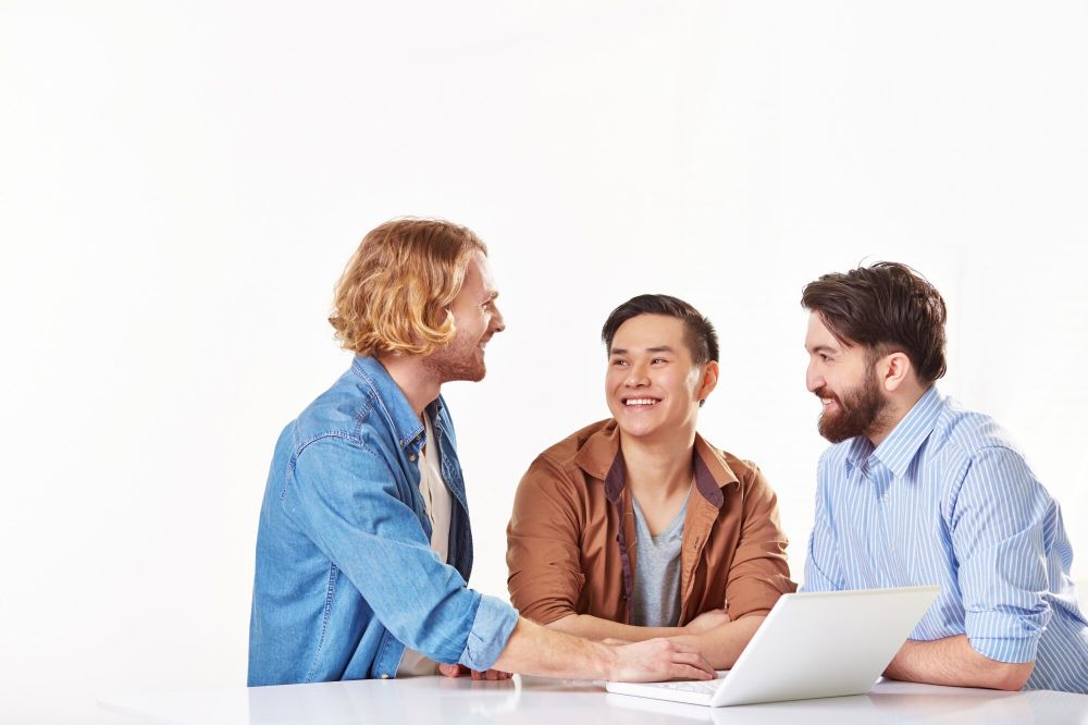 50 Teka-teki lucu karyawan kantoran yang bikin ngakak, hiburan seru di tengah deadline menumpuk