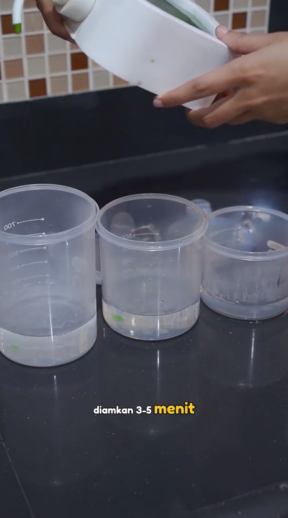 Trik hilangkan bau apek pada toples baru cuma dalam 5 menit, aroma plastik enyah pakai 2 bahan dapur