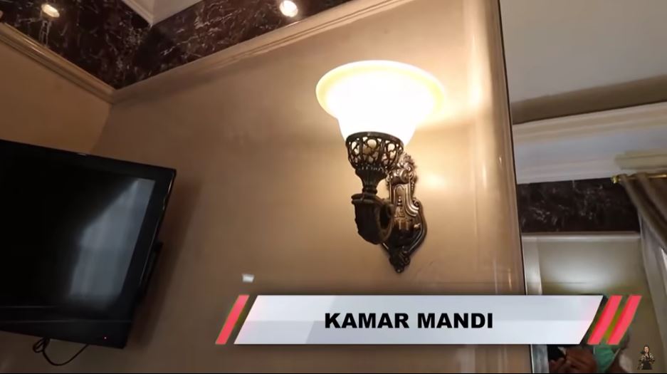 Monica Soraya yang viral adopsi 13 anak ini punya kamar mandi mewah di rumah 4.500m², ini 7 potretnya