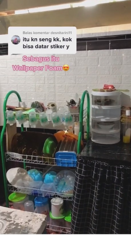 Dicibir cuma kontrakan dinding seng, 9 potret makeover dapur ini bikin tak mager masak