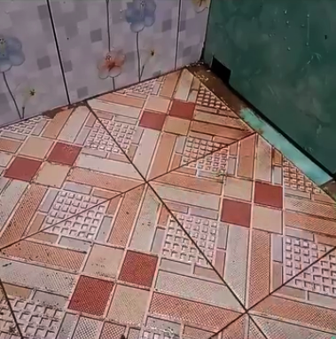 Trik bapak-bapak bersihkan kerak keramik kamar mandi ini kinclong dalam 5 menit, pakai 2 bahan dapur