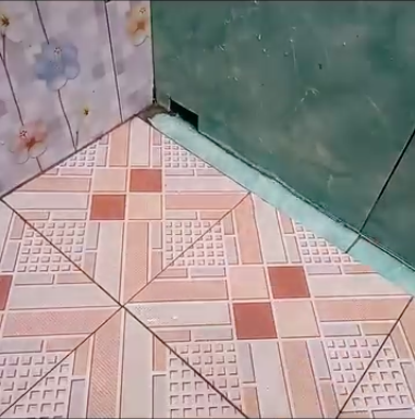 Trik bapak-bapak bersihkan kerak keramik kamar mandi ini kinclong dalam 5 menit, pakai 2 bahan dapur