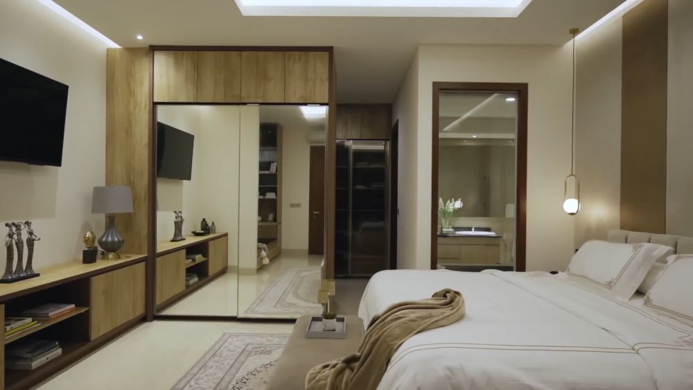 8 Potret kamar mandi Cut Meyriska dan Roger Danuarta, estetik bak pemandian Jepang, view kolam renang