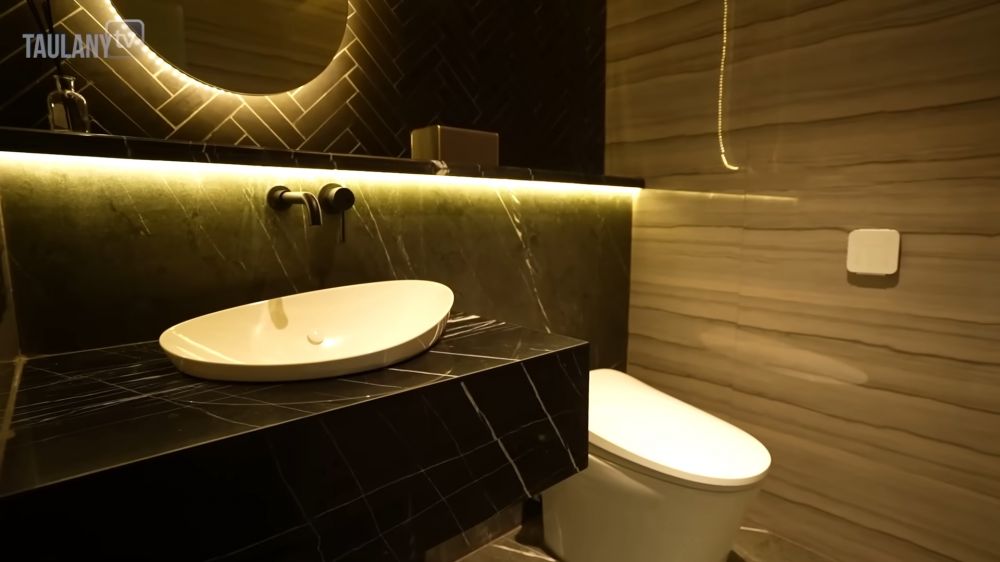 Usia 28 tahun punya rumah ditaksir Rp50 M, ini 9 potret kamar mandi Verrell Bramasta ada sauna pribadi