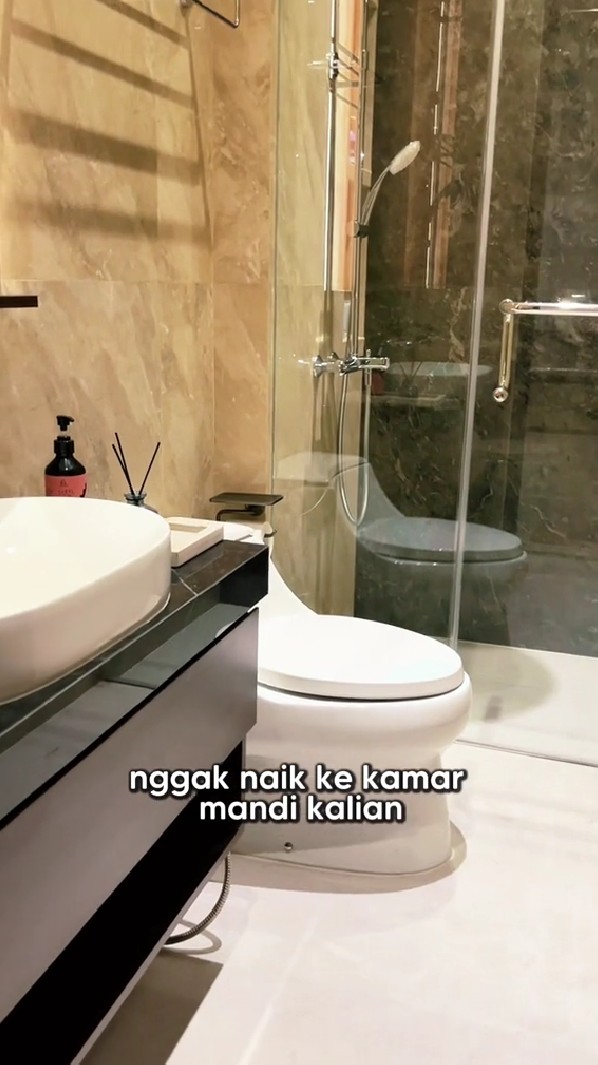 Tanpa pakai soda api, ini trik hilangkan bau got di saluran air kamar mandi cuma modal 2 bahan dapur