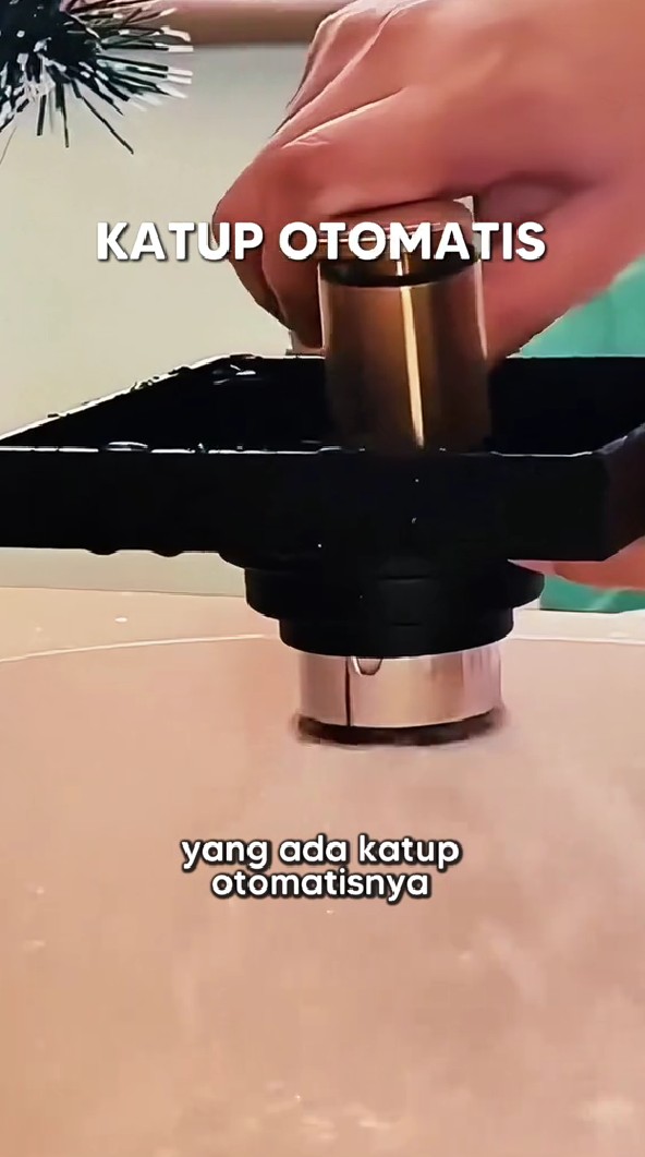 Tanpa pakai soda api, ini trik hilangkan bau got di saluran air kamar mandi cuma modal 2 bahan dapur