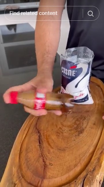 Trik bersihkan noda gosong di pantat panci pakai tambahan 1 bahan minuman, tak digosok cuka dam sitrun