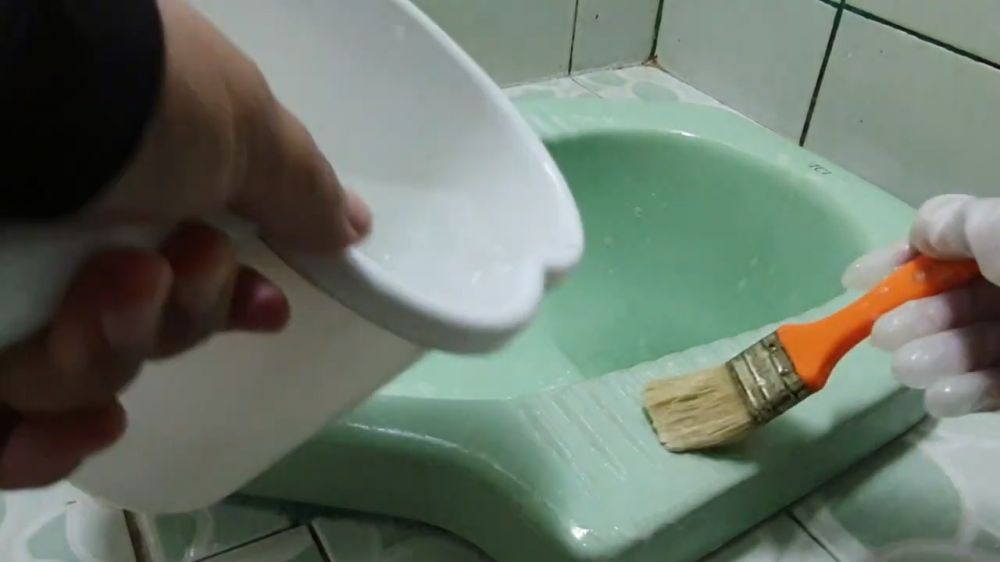Trik bersihkan kerak kloset kamar mandi agar kinclong dan kesat tanpa disikat, pakai 2 bahan dapur