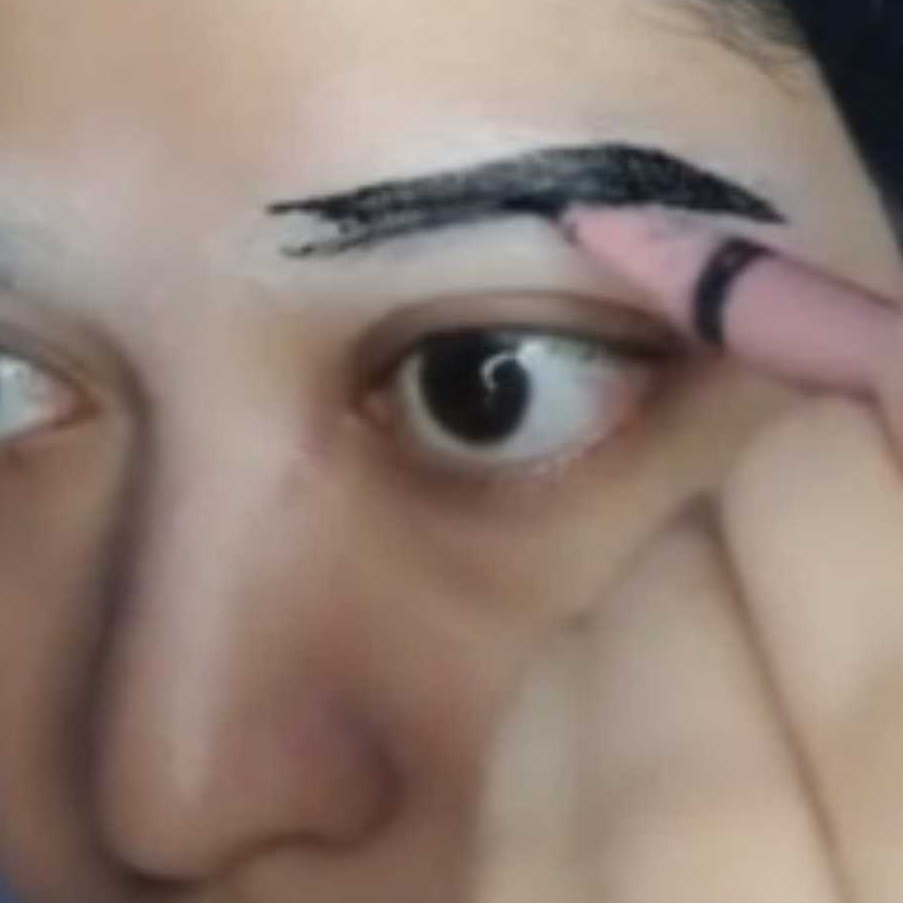 Hasil riasannya bikin melongo, MUA ini recreate makeup pengantin 80-an