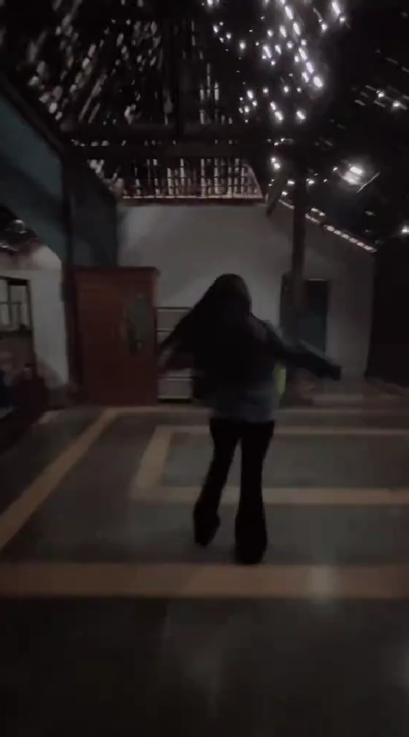 Wanita ini spill penampakan rumah neneknya, 11 potretnya meski sederhana luasnya setara satu komplek