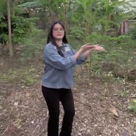 Wanita ini spill penampakan rumah neneknya, 11 potretnya meski sederhana luasnya setara satu komplek