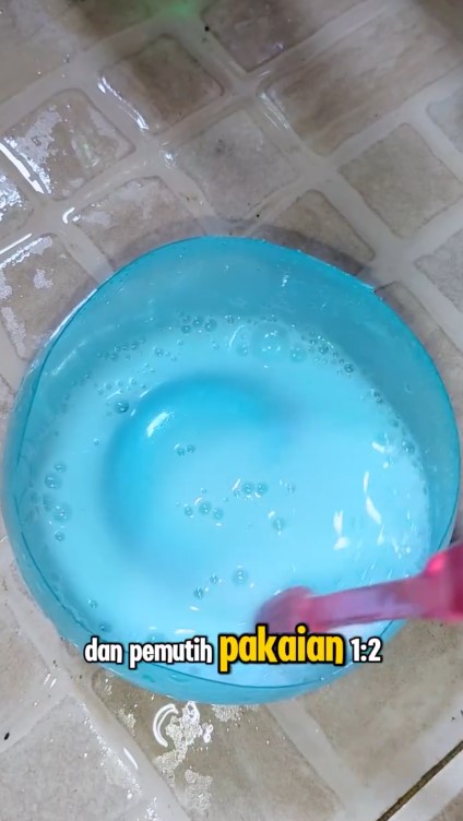 Trik ampuh hilangkan bintik hitam jamur pakaian tanpa dikucek, gunakan 1 bahan dapur noda auto enyah