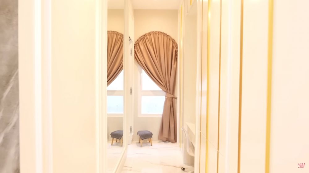 Rumah barunya ditaksir Rp80 M, 9 potret kamar mandi Sarwendah fasilitasnya canggih, toiletnya otomatis