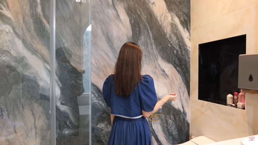 Rumah barunya ditaksir Rp80 M, 9 potret kamar mandi Sarwendah fasilitasnya canggih, toiletnya otomatis